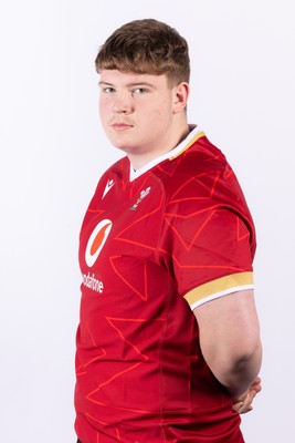 090325  Wales Men U18 Squad Portraits - Scott Crewe