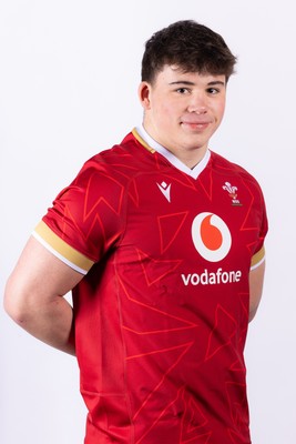 090325  Wales Men U18 Squad Portraits - Thomas Howe