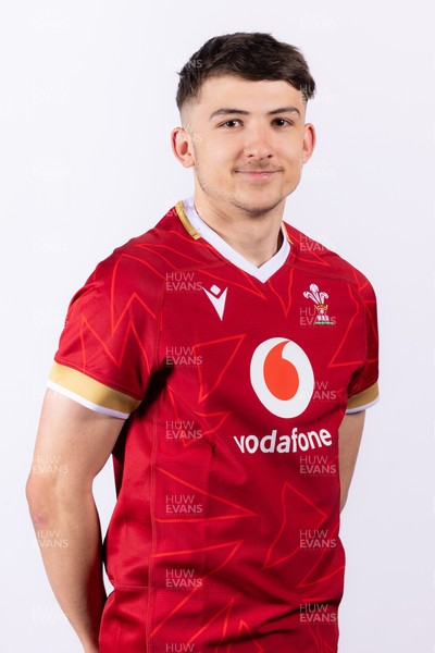 090325  Wales Men U18 Squad Portraits - Carter Pritchard