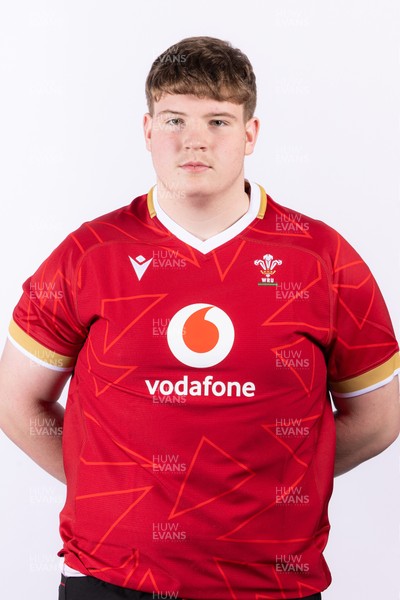 090325  Wales Men U18 Squad Portraits - Scott Crewe