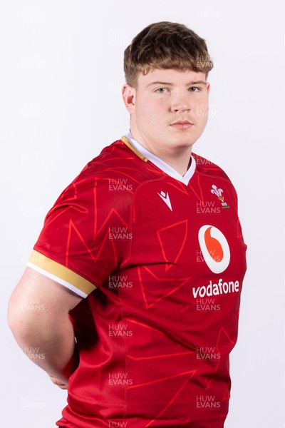 090325  Wales Men U18 Squad Portraits - Scott Crewe