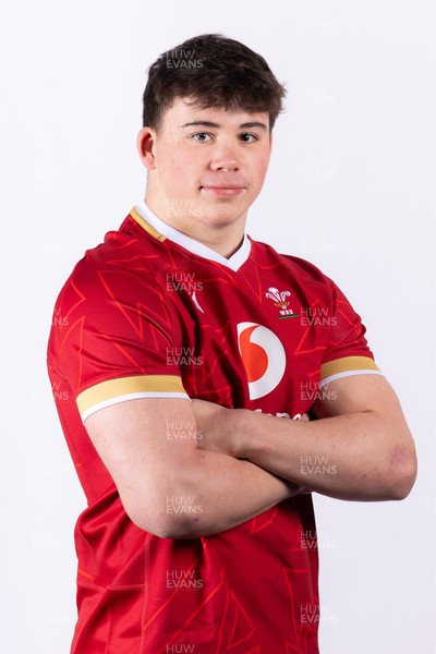 090325  Wales Men U18 Squad Portraits - Thomas Howe