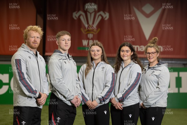 060423 - Wales Mens and Women U18 captains and head coaches ahead of their departure for the 2023 Six Nations Under-18 Festivals (L to R) Richie Pugh, Harry Beddall, Katie Sims, Gwennan Hopkins and Catrina Nicholas-McLaughlin