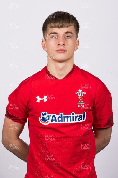 090320 - Wales U18 Squad Portraits - Cameron Winnett