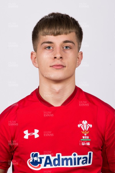 090320 - Wales U18 Squad Portraits - Cameron Winnett