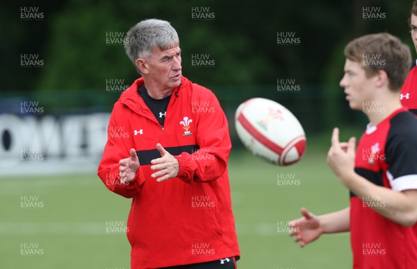 030812 - Wales U18 Squad training sessionWales U18 head coach Allan Lewis