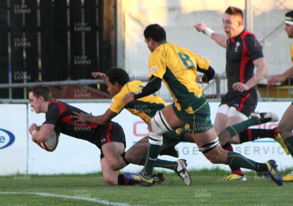 221113 - Wales U18s (A) v Australia Schools U18s -Dan Jones of Wales scores Wales's second try of the game