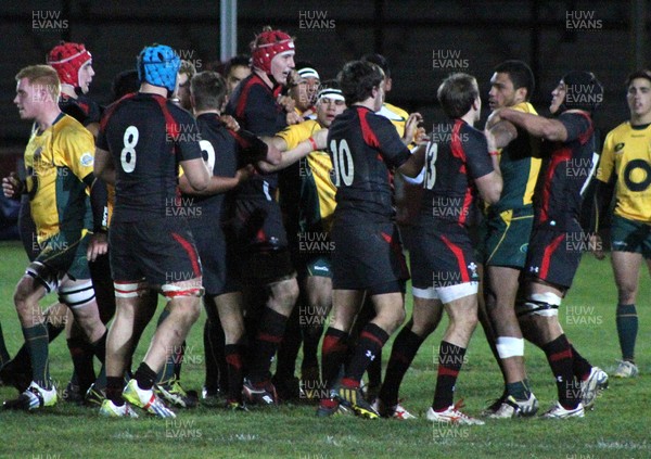 221113 - Wales U18s (A) v Australia Schools U18s -Fights break out between the two teams after a harsh tackle