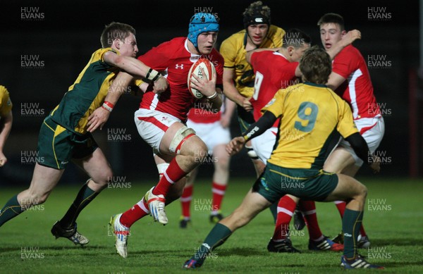 271113 - Wales U18s v Australia Schools U18s, Neath - Wales' Harri Keddie takes on Australia's Jack McCalman and James Tuttle