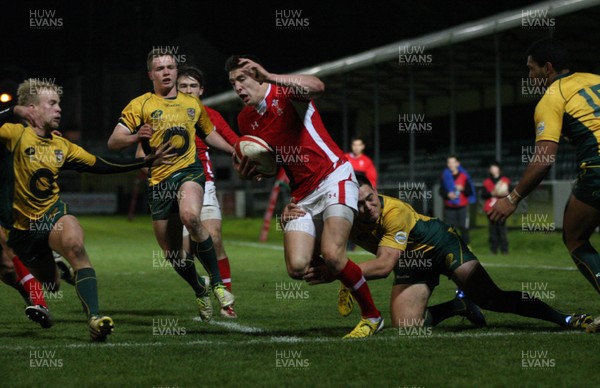 271113 - Wales U18s v Australia Schools U18s, Neath - Wales' Josh Adams breaks through to score try