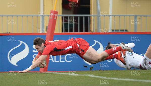 150315 - Wales Under 18s v England Under 18s -Billy McBryde of Wales runs in to score try