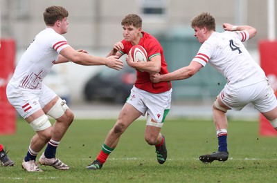 260323 - Wales U18 v England U18 - Steffan Emanuel of Wales takes on Reuben Logan of England and Jack Bennett of England