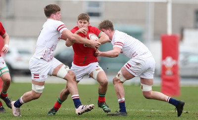 260323 - Wales U18 v England U18 - Steffan Emanuel of Wales takes on Reuben Logan of England and Jack Bennett of England