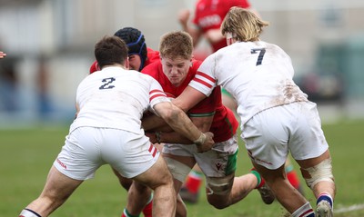 260323 - Wales U18 v England U18 - Harry Beddall of Wales takes on Jacob Oliver of England and Henry Pollock of England