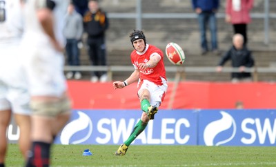 28.03.10 - Wales Under 18 v England Under 18 - Wales' Matthew Morgan. 