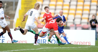 28.03.10 - Wales Under 18 v England Under 18 - Wales' Luke Williams scores try. 