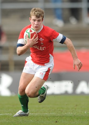 28.03.10 - Wales Under 18 v England Under 18 - Wales' Jonathan Evans. 