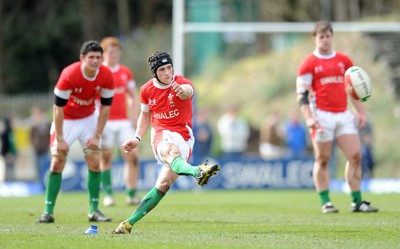 28.03.10 - Wales Under 18 v England Under 18 - Wales' Matthew Morgan. 