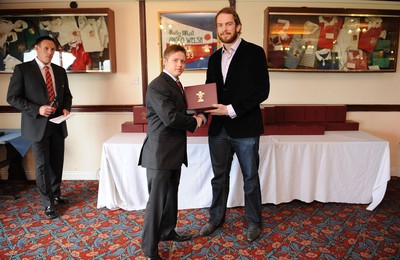 28.03.10 - Wales Under 18 v England Under 18 - Wales Under 18 Cap presentation. 