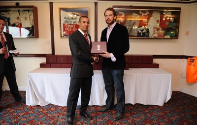 28.03.10 - Wales Under 18 v England Under 18 - Wales Under 18 Cap presentation. Eli Walker. 