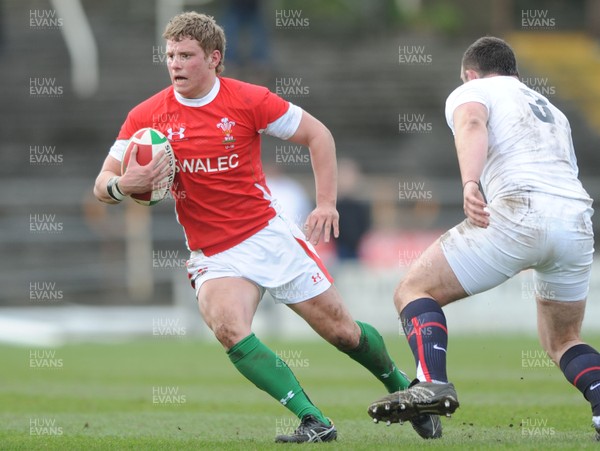 28.03.10 - Wales Under 18 v England Under 18 - Wales' Thomas Young. 