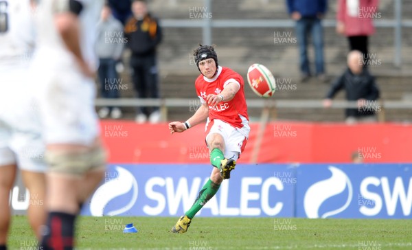 28.03.10 - Wales Under 18 v England Under 18 - Wales' Matthew Morgan. 