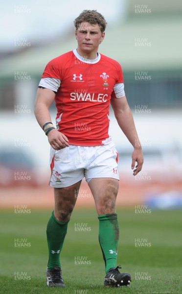 28.03.10 - Wales Under 18 v England Under 18 - Wales' Thomas Young. 