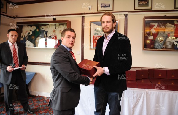 28.03.10 - Wales Under 18 v England Under 18 - Wales Under 18 Cap presentation. 