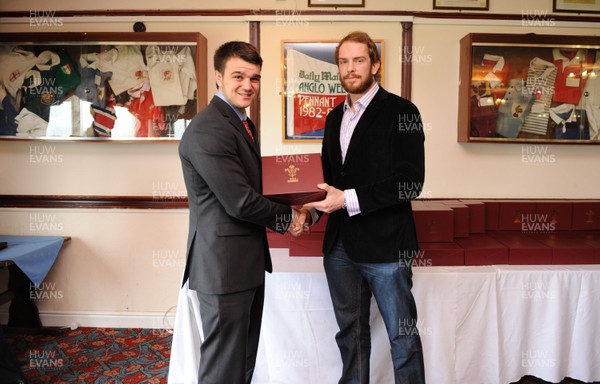 28.03.10 - Wales Under 18 v England Under 18 - Wales Under 18 Cap presentation. 