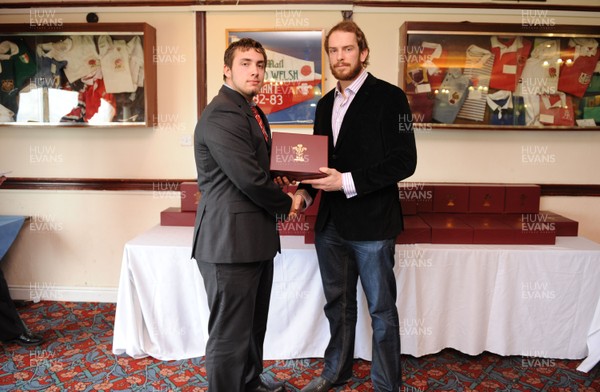 28.03.10 - Wales Under 18 v England Under 18 - Wales Under 18 Cap presentation. 