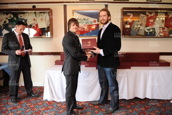 28.03.10 - Wales Under 18 v England Under 18 - Wales Under 18 Cap presentation. 