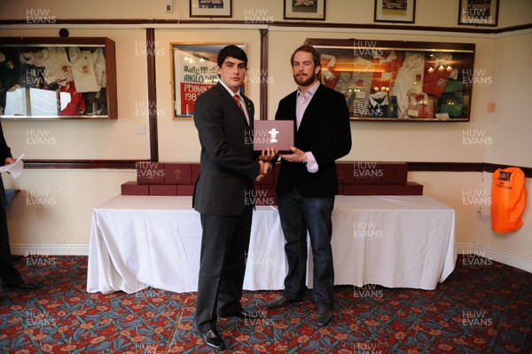 28.03.10 - Wales Under 18 v England Under 18 - Wales Under 18 Cap presentation. 
