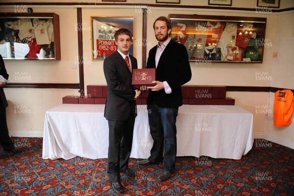 28.03.10 - Wales Under 18 v England Under 18 - Wales Under 18 Cap presentation. 
