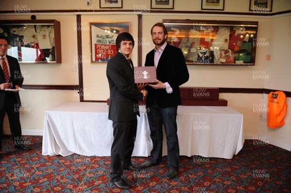 28.03.10 - Wales Under 18 v England Under 18 - Wales Under 18 Cap presentation. 