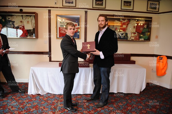 28.03.10 - Wales Under 18 v England Under 18 - Wales Under 18 Cap presentation. 
