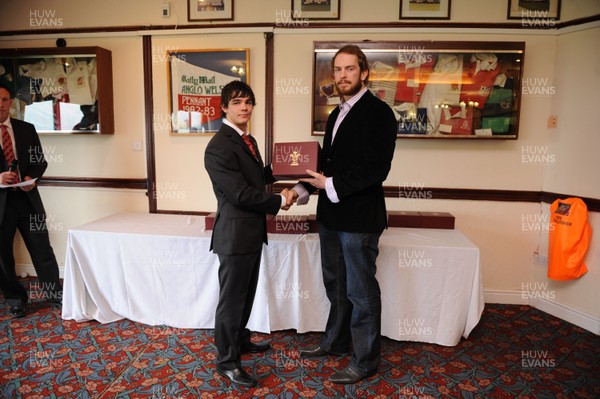 28.03.10 - Wales Under 18 v England Under 18 - Wales Under 18 Cap presentation. 