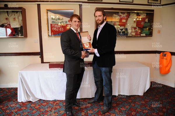 28.03.10 - Wales Under 18 v England Under 18 - Wales Under 18 Cap presentation. 