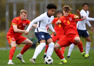 290321 - Wales U18 v England U18 - Under 18 International Match - Shola Shoretire of England is challenged by Taylor Jones (5) and Oli Ewing (8) of Wales 