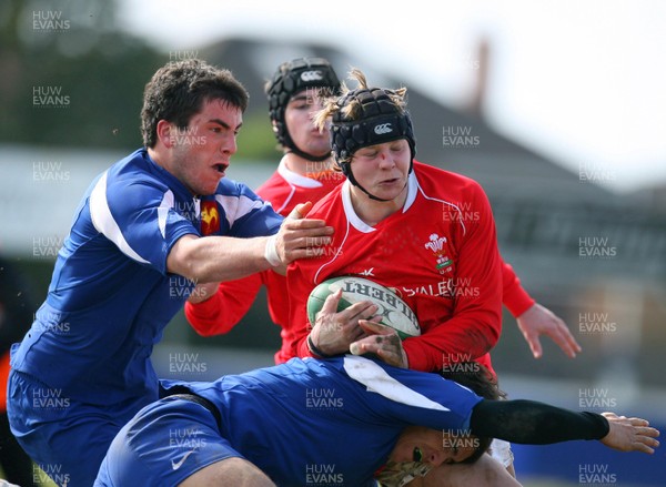 01.04.08 - Wales v France - Under 18 Six Nations 2008 - France's Adrien Alazard and Sonny Falconetti tackle James Davies of Wales  