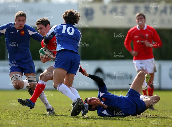 01.04.08 - Wales v France - Under 18 Six Nations 2008 - France's Amaury Geneste and Clement Baldy tackle James Loxton of Wales  