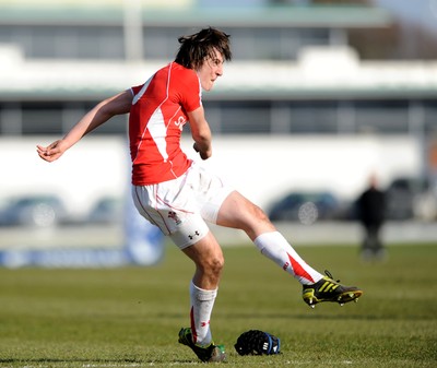 06.03.11 - Wales Under 18 v France Under 18 - Sam Davies of Wales. 