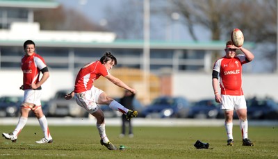 06.03.11 - Wales Under 18 v France Under 18 - Sam Davies of Wales. 