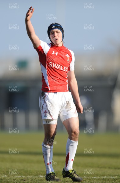 06.03.11 - Wales Under 18 v France Under 18 - Sam Davies of Wales. 