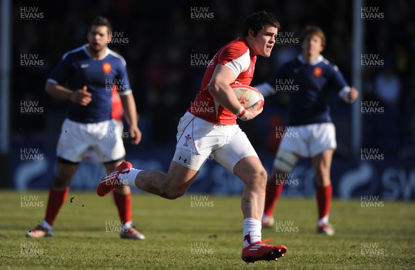 06.03.11 - Wales Under 18 v France Under 18 - Thomas Pascoe of Wales runs in to score try. 