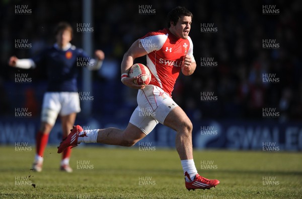 06.03.11 - Wales Under 18 v France Under 18 - Thomas Pascoe of Wales runs in to score try. 