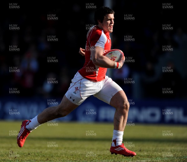 06.03.11 - Wales Under 18 v France Under 18 - Thomas Pascoe of Wales runs in to score try. 