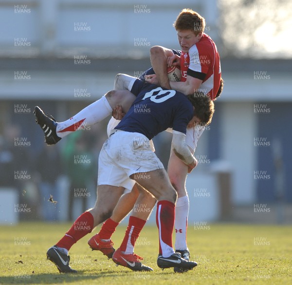06.03.11 - Wales Under 18 v France Under 18 - Rhys Patchell of Wales. 