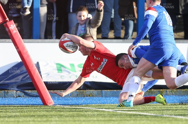 170319 - Wales U18 v France U18, Under 18 International - Carrick McDonough of Wales dives over to score try