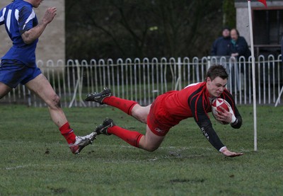 24.02.08 .. Wales U18 XV v France U18 Academy, Ebbw Vale -  Wales' Ieuan Coombes dives in to score try 