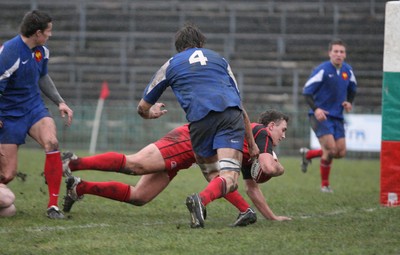 24.02.08 .. Wales U18 XV v France U18 Academy, Ebbw Vale -  Wales' Ashley Beck dives into score try 